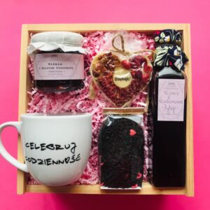 zestaw prezentowy z herbatą i konfiturą prezent imieninowy